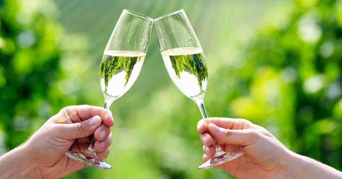 toast with kosher prosecco
